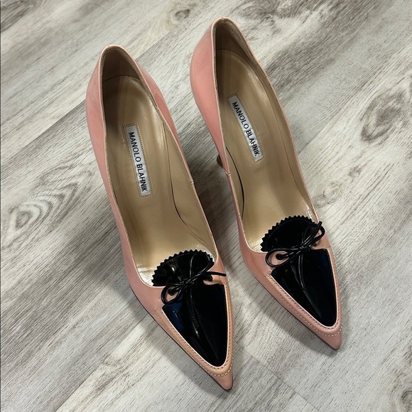 Manolo Blahnik Pink & Black Patent Leather Bow Pumps | Rare Grafa-Line Colorway - Picture 5 of 14